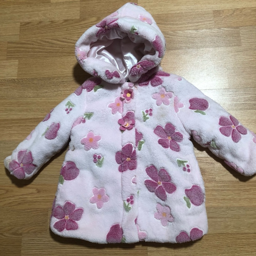 “Pistachio” girls fluffy coat size 3T
